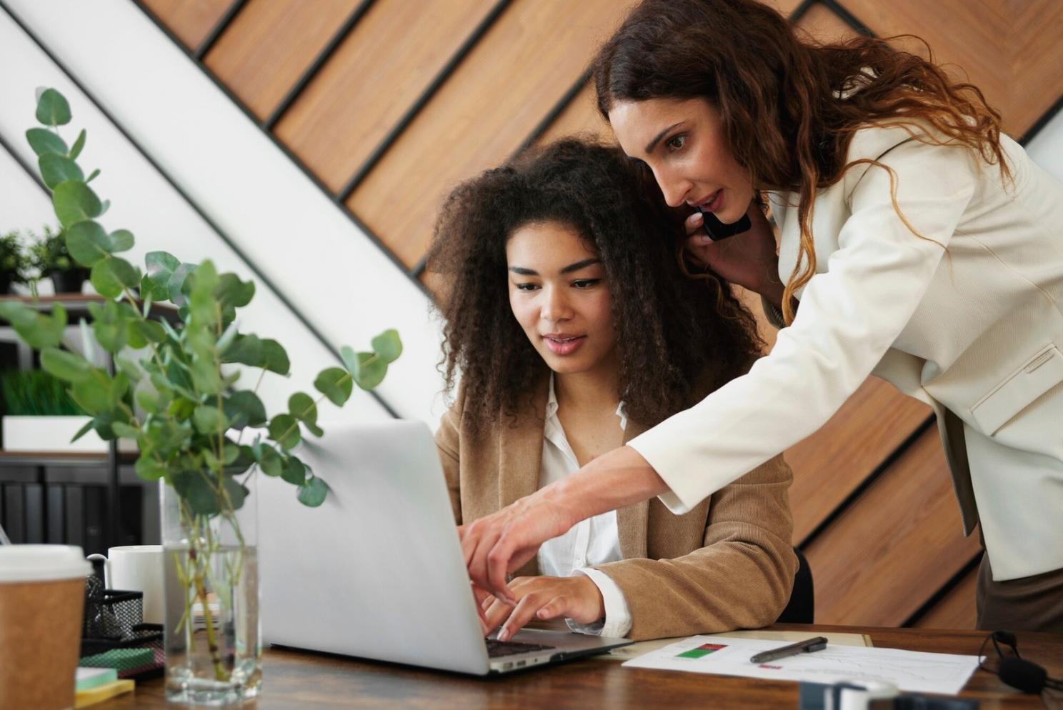 Consultoria personalizada de benchmarking financeiro